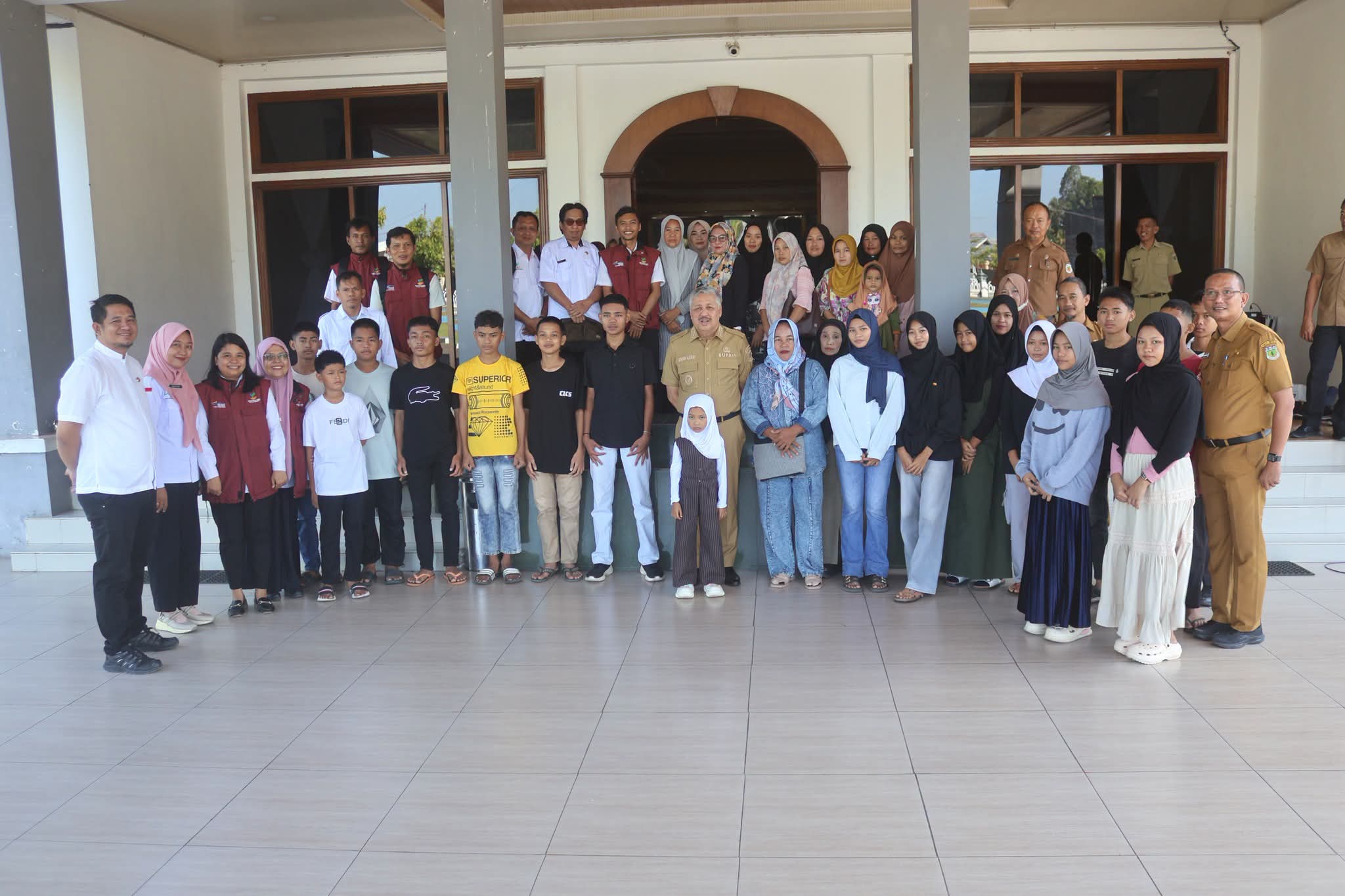 19 Siswa Pinrang Diberangkatkan ke Sekolah Rakyat Terintegrasi Makassar Supalamedia