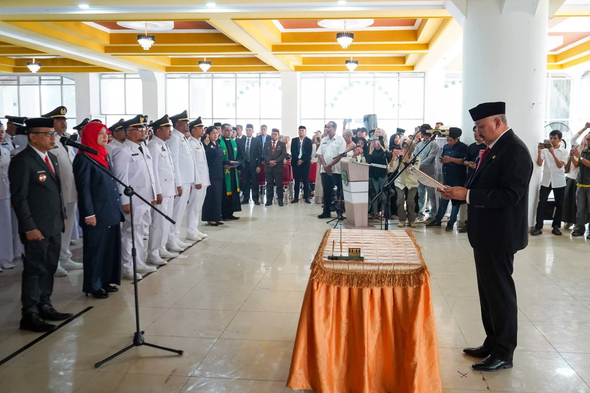 Enam Camat Naik Kelas Eselon II, Bupati: Penyegaran Birokrasi Supalamedia