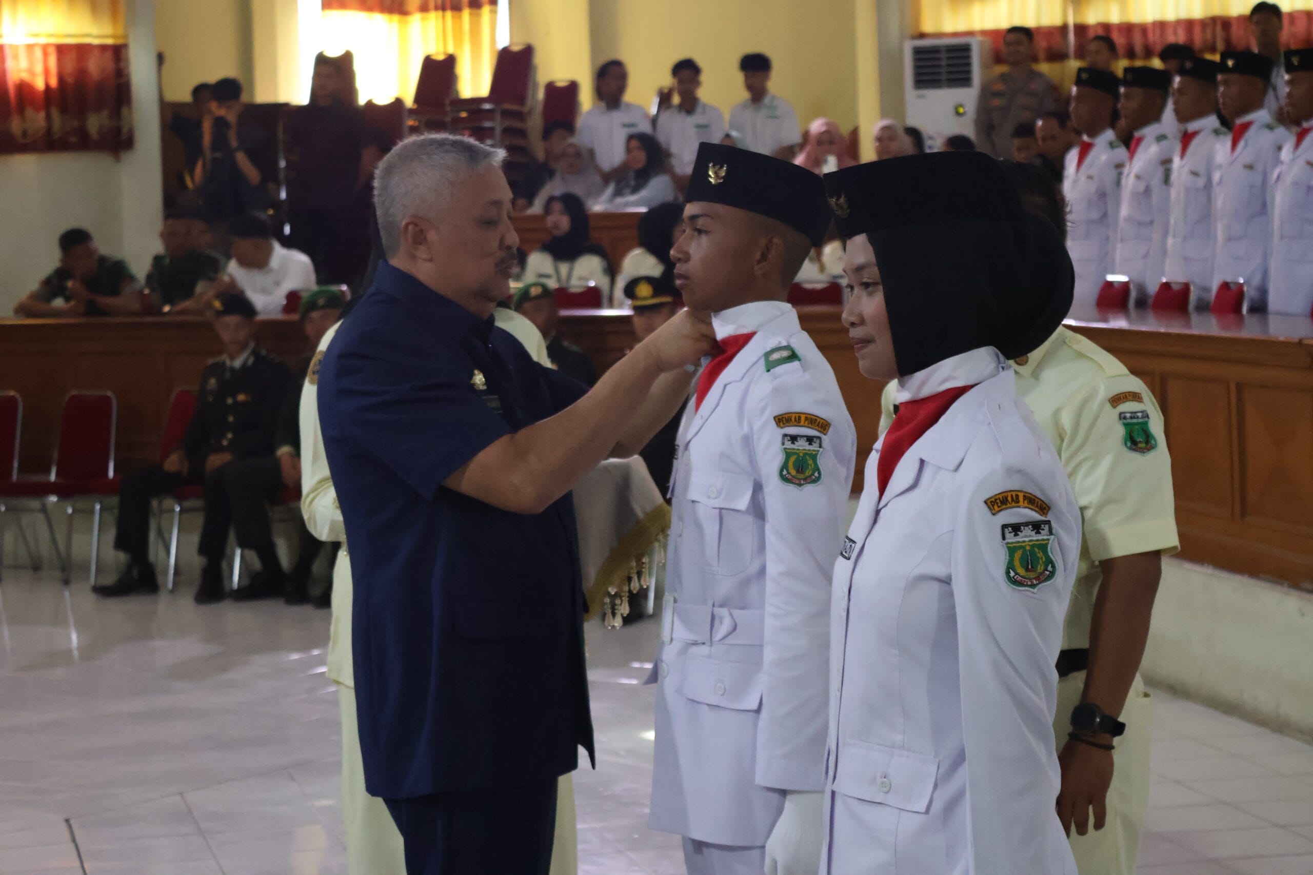 Bupati Pinrang Kukuhkan Anggota Paskibraka untuk Upacara 17 Agustus 1 Bupati Pinrang Kukuhkan Anggota Paskibraka untuk Upacara 17 Agustus Supalamedia