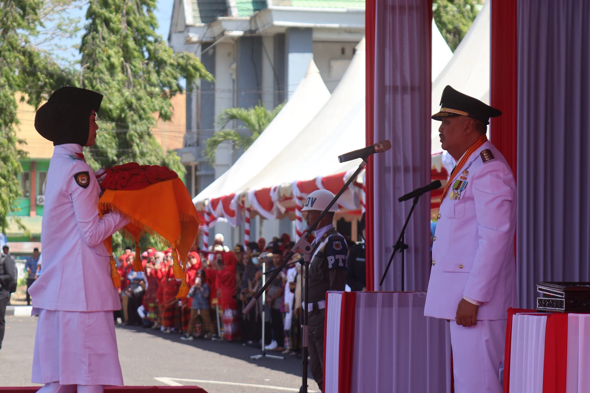 Upacara Detik-Detik Proklamasi HUT ke-81 RI di Pinrang Berlangsung Khidmat 1 Upacara Detik-Detik Proklamasi HUT ke-81 RI di Pinrang Berlangsung Khidmat Supalamedia