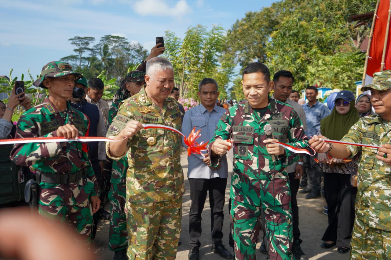 TMMD ke-129 di Pinrang Resmi Ditutup, Hasilkan Jalan, Talud, Sumur Bor, dan Renovasi RTLH 1 TMMD ke-129 di Pinrang Resmi Ditutup, Hasilkan Jalan, Talud, Sumur Bor, dan Renovasi RTLH Supalamedia