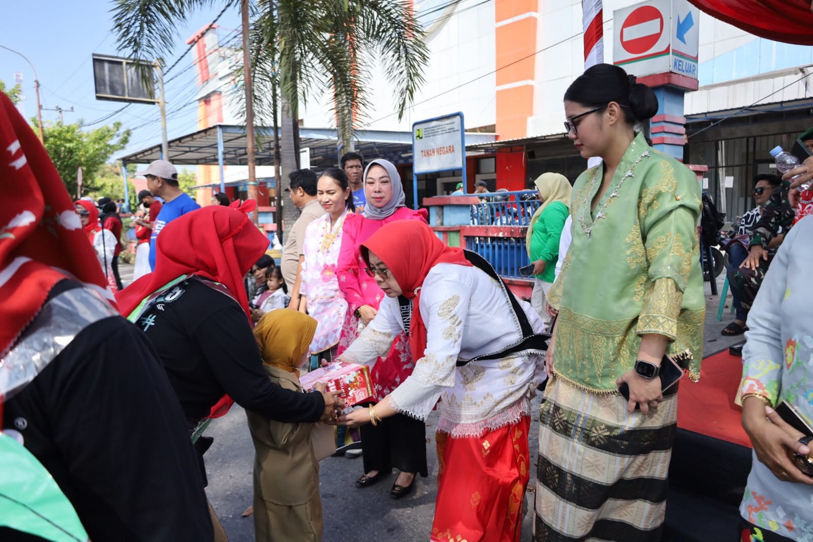 Karnaval TK dan PAUD Warnai Peringatan HUT ke-81 RI di Pinrang 1 Karnaval TK dan PAUD Warnai Peringatan HUT ke-81 RI di Pinrang Supalamedia