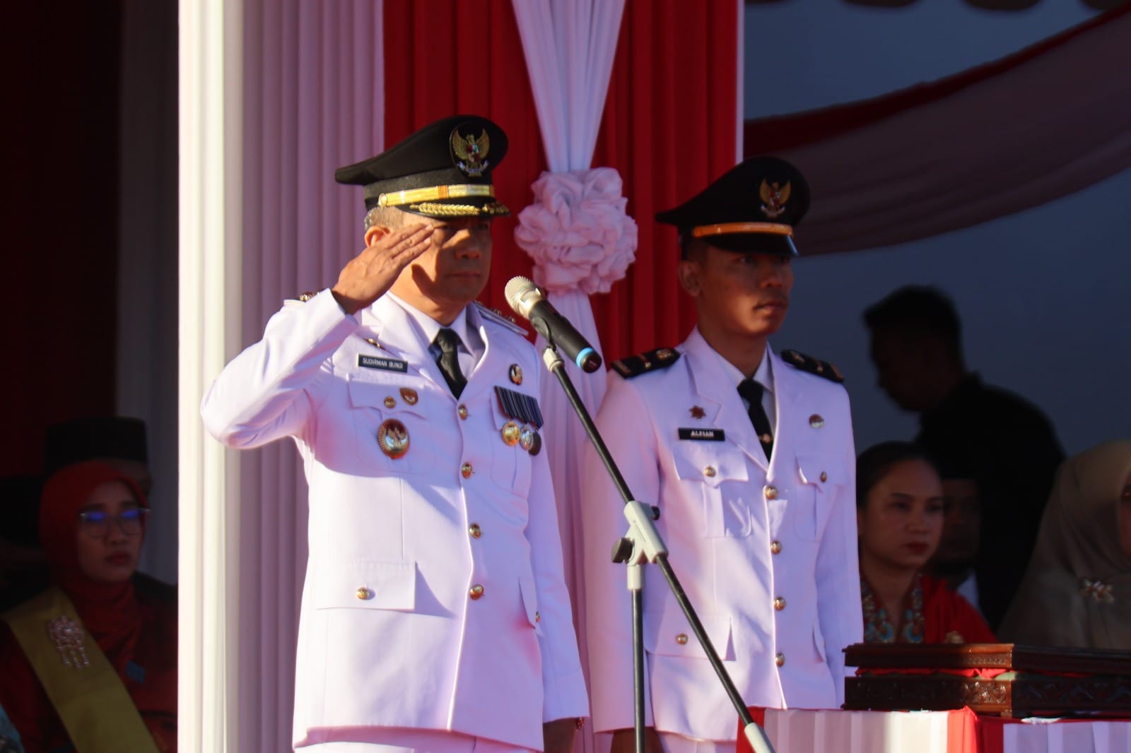 Upacara Penurunan Bendera di Pinrang Jadi Penutup Peringatan HUT ke-81 RI 1 Upacara Penurunan Bendera di Pinrang Jadi Penutup Peringatan HUT ke-81 RI Supalamedia