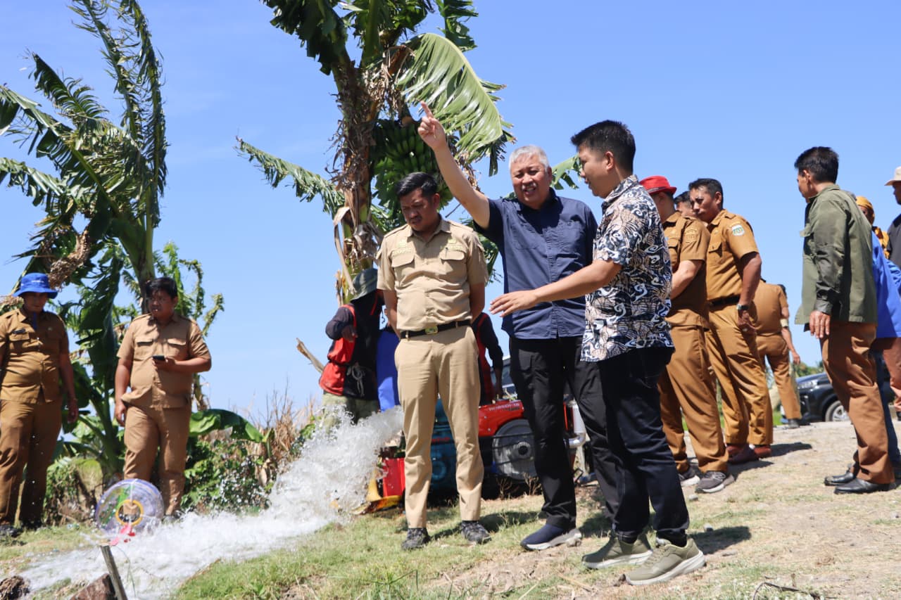 Bupati Pinrang Tinjau Pompanisasi di Padakkalawa, Bantu Petani Hadapi Kemarau Supalamedia