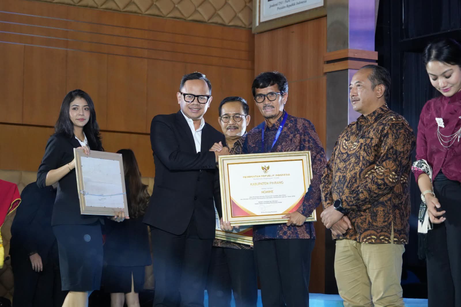 Pinrang Tembus 5 Besar Nasional ALI 2026, Sekda A. Tjalo Kerrang Terima Penghargaan di Jakarta Supalamedia