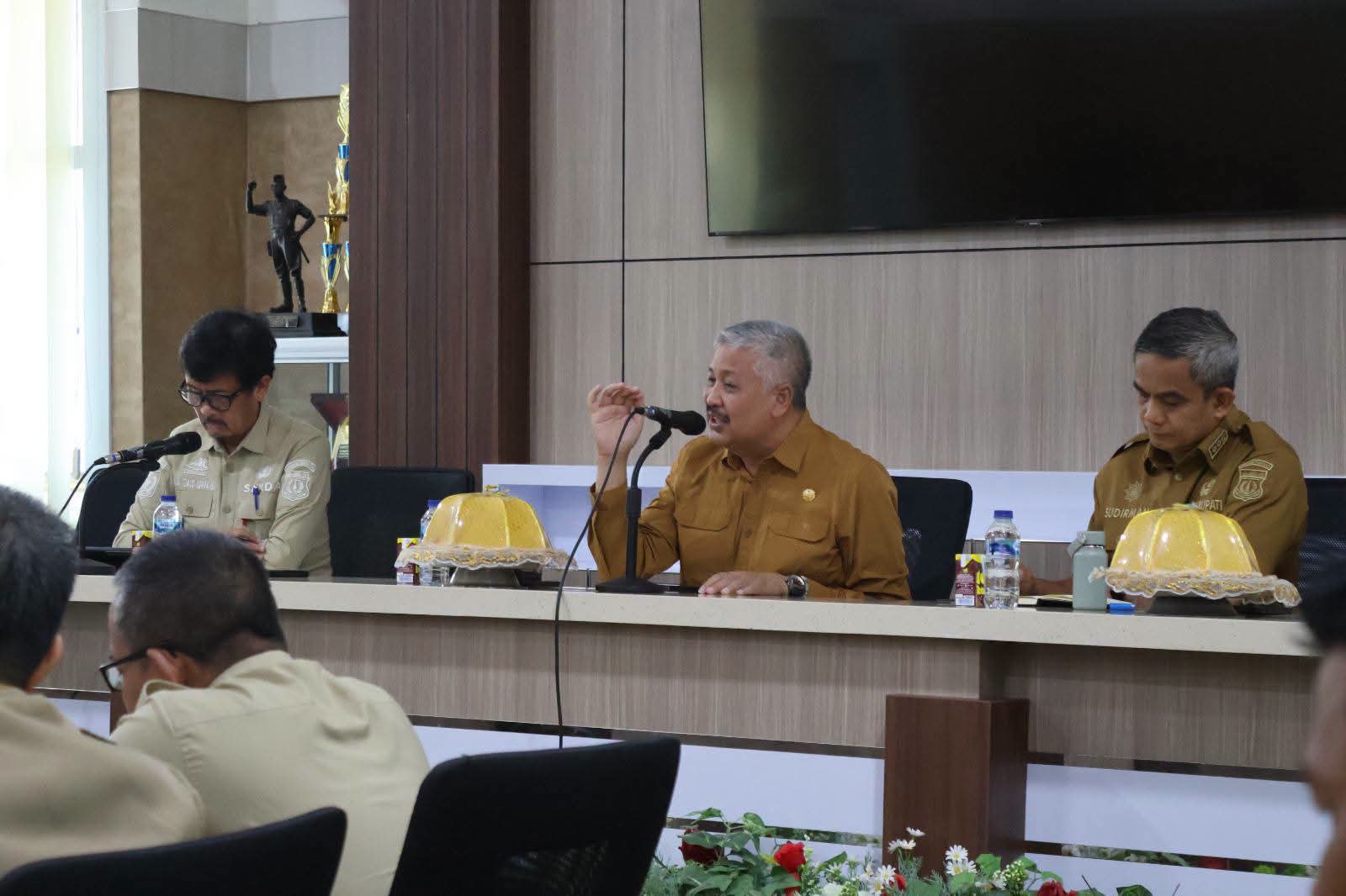 Pemkab Pinrang Perkuat Posko Kecamatan, Data Pompa Air dan Siapkan Ganjil-Genap BBM 1 Pemkab Pinrang Perkuat Posko Kecamatan, Data Pompa Air dan Siapkan Ganjil-Genap BBM Supalamedia