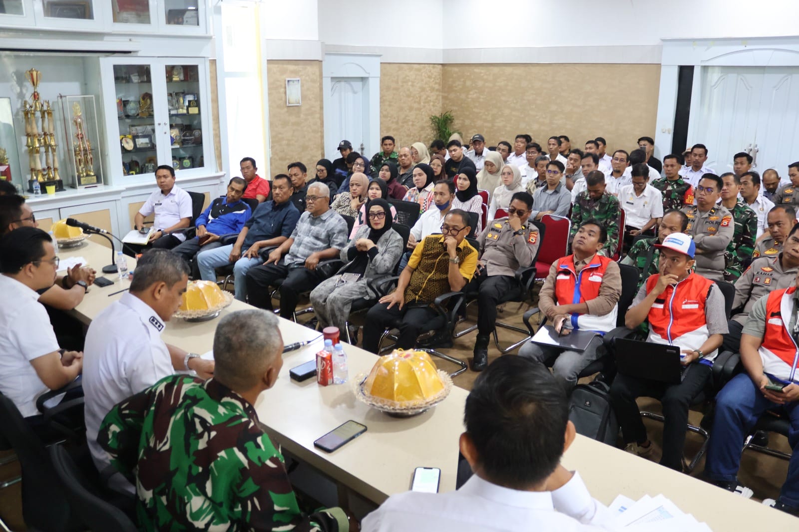 Pemkab Pinrang Bentuk Tim Atasi Kelangkaan BBM dan Elpiji 1 Pemkab Pinrang Bentuk Tim Atasi Kelangkaan BBM dan Elpiji Supalamedia