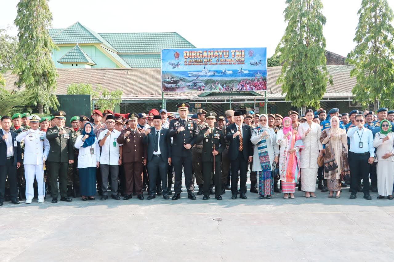 Bupati Pinrang Hadiri HUT TNI ke-81, Perkuat Sinergi untuk Kesejahteraan Masyarakat 1 Bupati Pinrang Hadiri HUT TNI ke-81, Perkuat Sinergi untuk Kesejahteraan Masyarakat Supalamedia