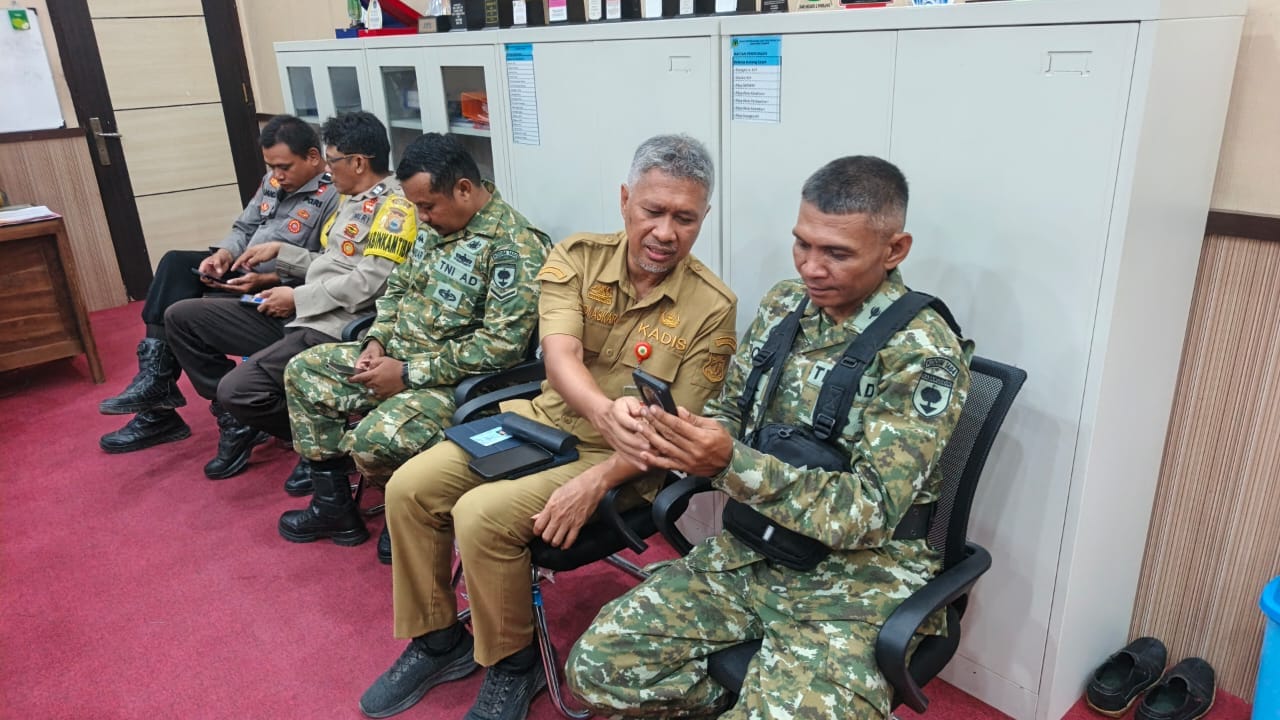 Disdukcapil Pinrang Gandeng TNI-Polri Percepat Aktivasi IKD dan Pendataan Perlinsos 1 Disdukcapil Pinrang Gandeng TNI-Polri Percepat Aktivasi IKD dan Pendataan Perlinsos Supalamedia
